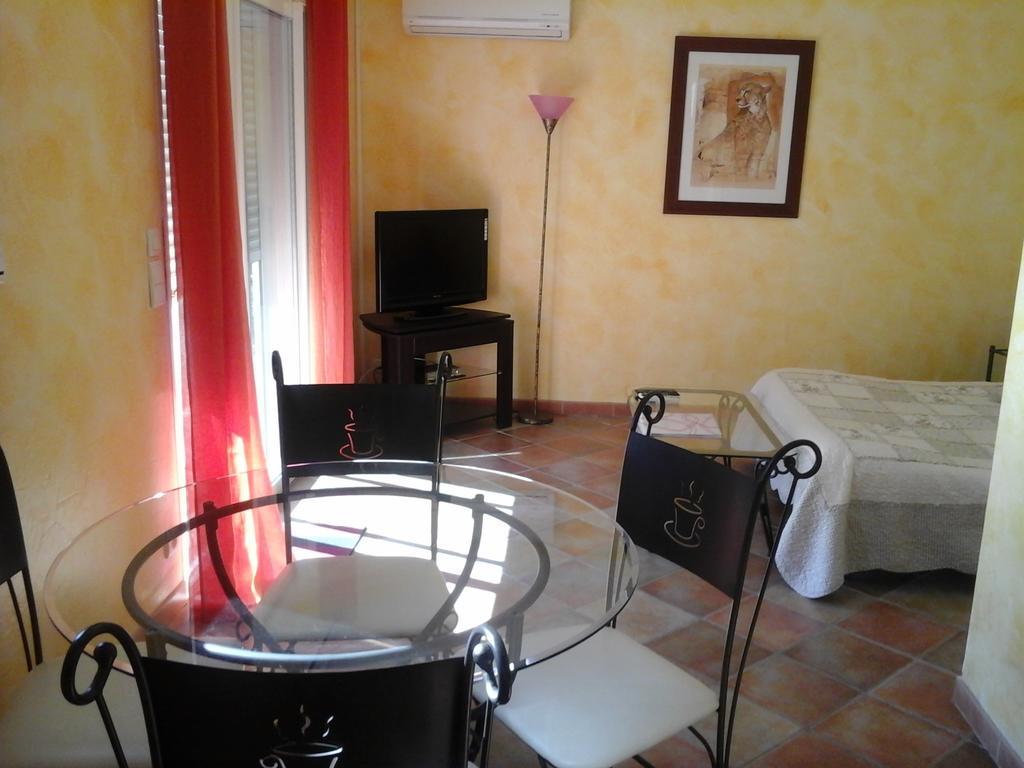 Mas Des Lys Hotell Roquebrune-sur Argens Rum bild