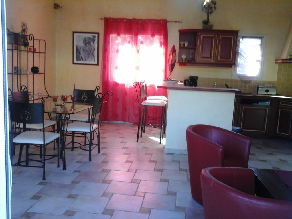 Mas Des Lys Hotell Roquebrune-sur Argens Rum bild