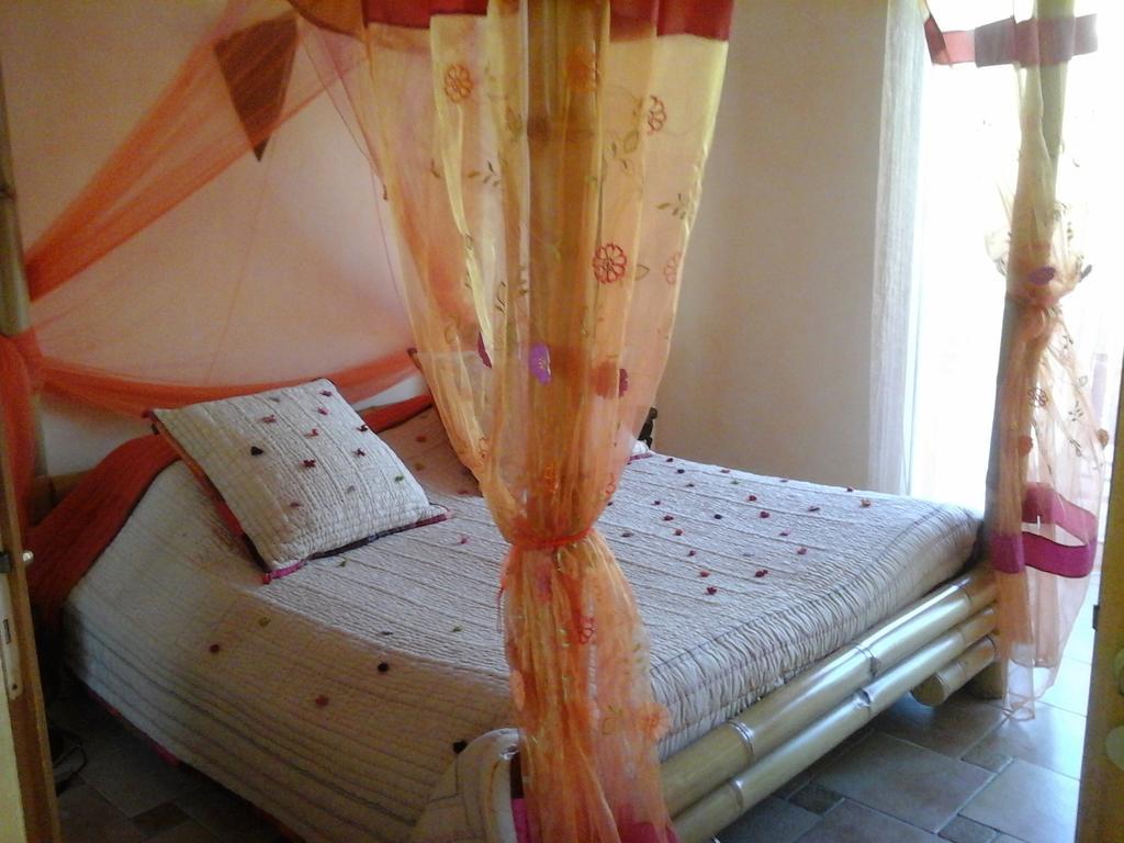 Mas Des Lys Hotell Roquebrune-sur Argens Rum bild
