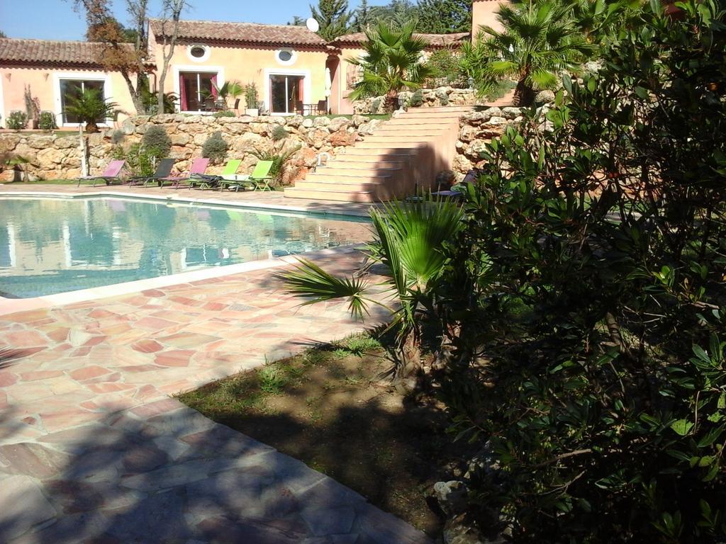 Mas Des Lys Hotell Roquebrune-sur Argens Exteriör bild