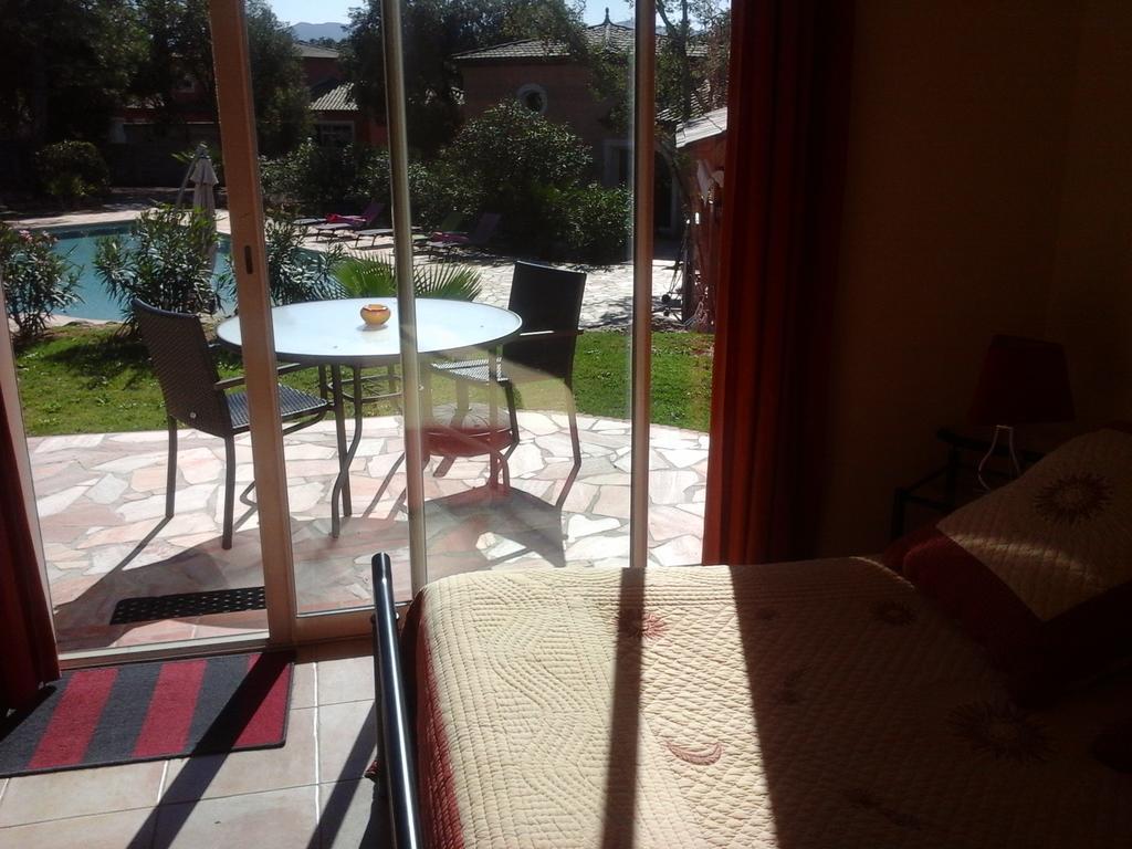 Mas Des Lys Hotell Roquebrune-sur Argens Rum bild