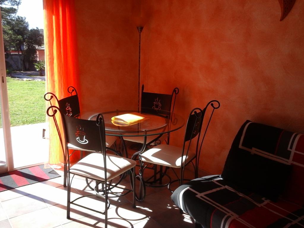Mas Des Lys Hotell Roquebrune-sur Argens Rum bild