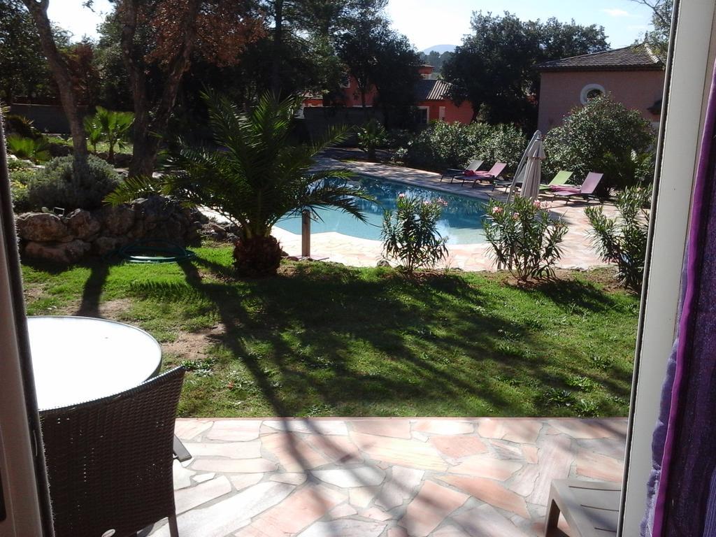Mas Des Lys Hotell Roquebrune-sur Argens Rum bild