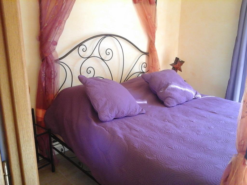 Mas Des Lys Hotell Roquebrune-sur Argens Rum bild
