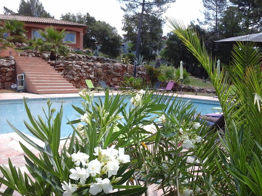 Mas Des Lys Hotell Roquebrune-sur Argens Exteriör bild